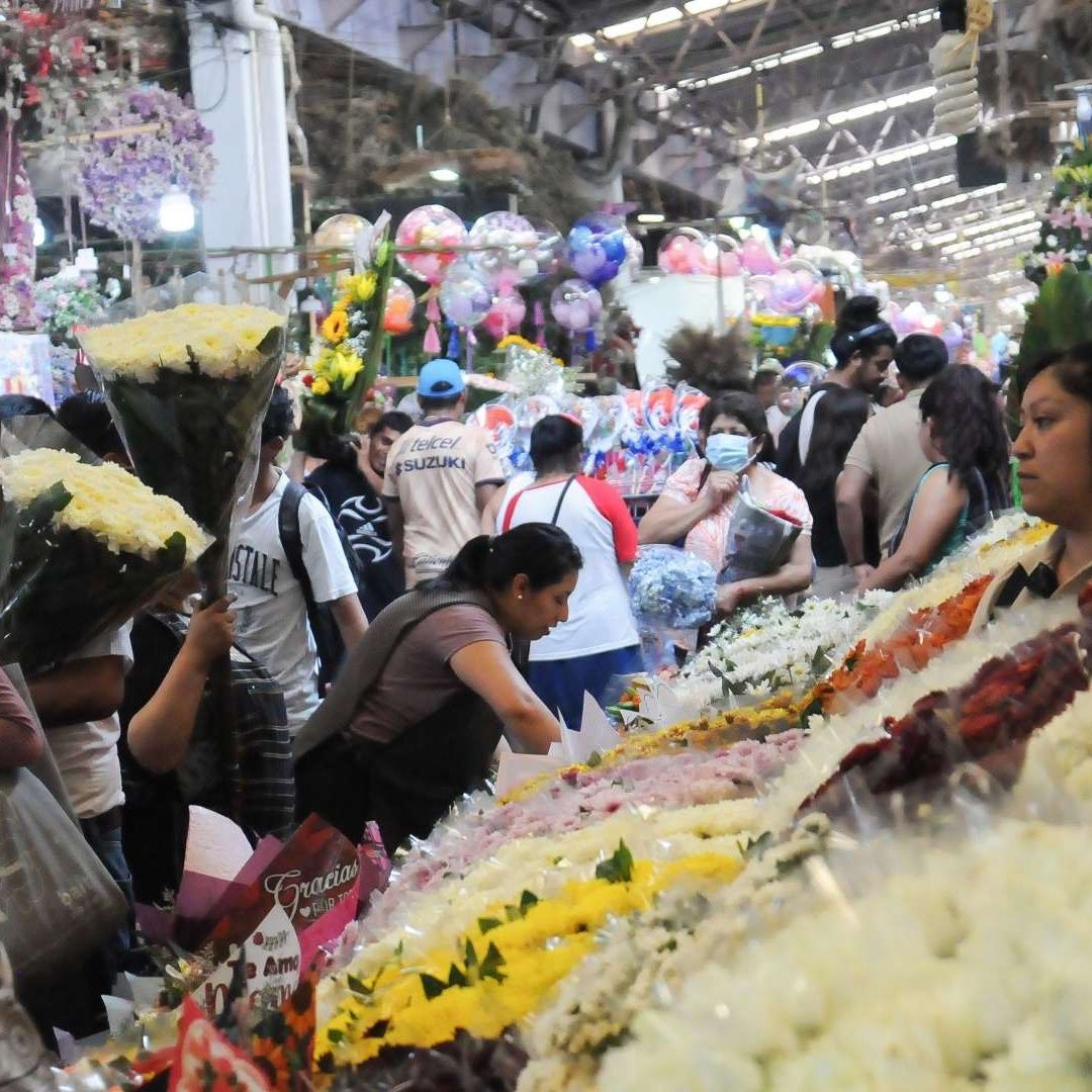 Compra de flores y regalos en el Mercado de Jamaica de la CDMX el 9 de mayo 2024. Foto: Cuartoscuro | Archivo