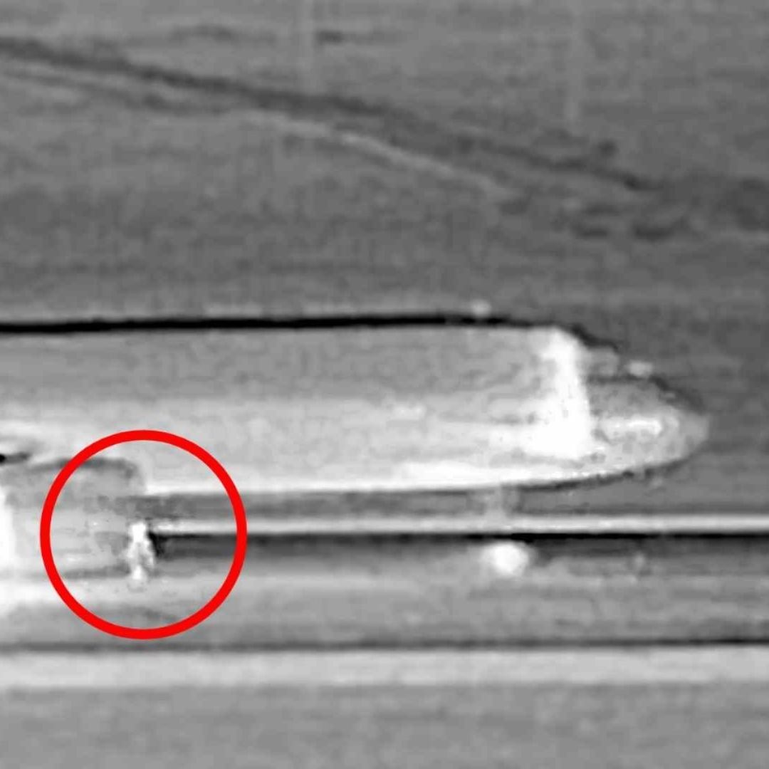 Una persona saltó a la pista del aeropuerto de Denver y fue atropellada por un avión.