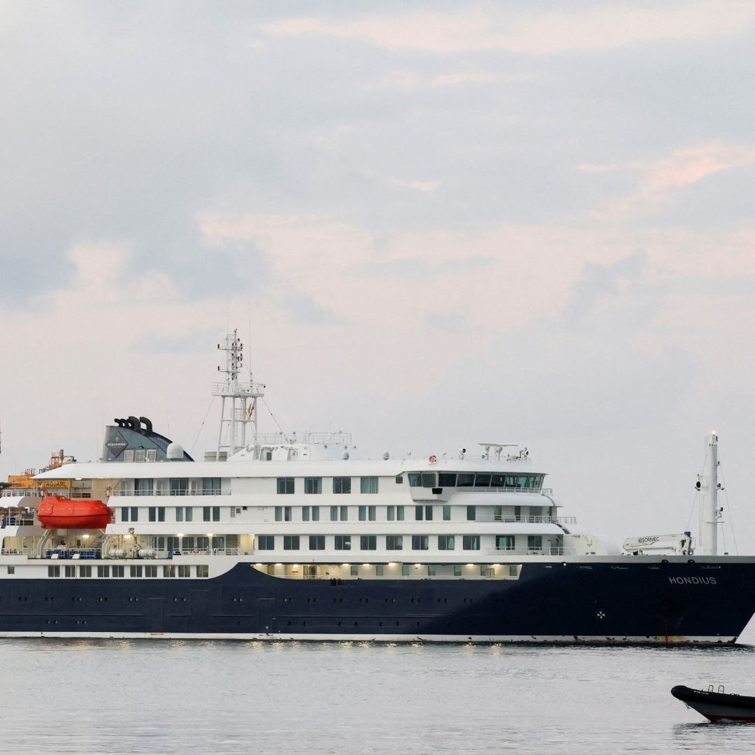 Crucero Con Hantavirus Alista Desembarco de Pasajeros en Tenerife; Médicos Españoles Abordan.