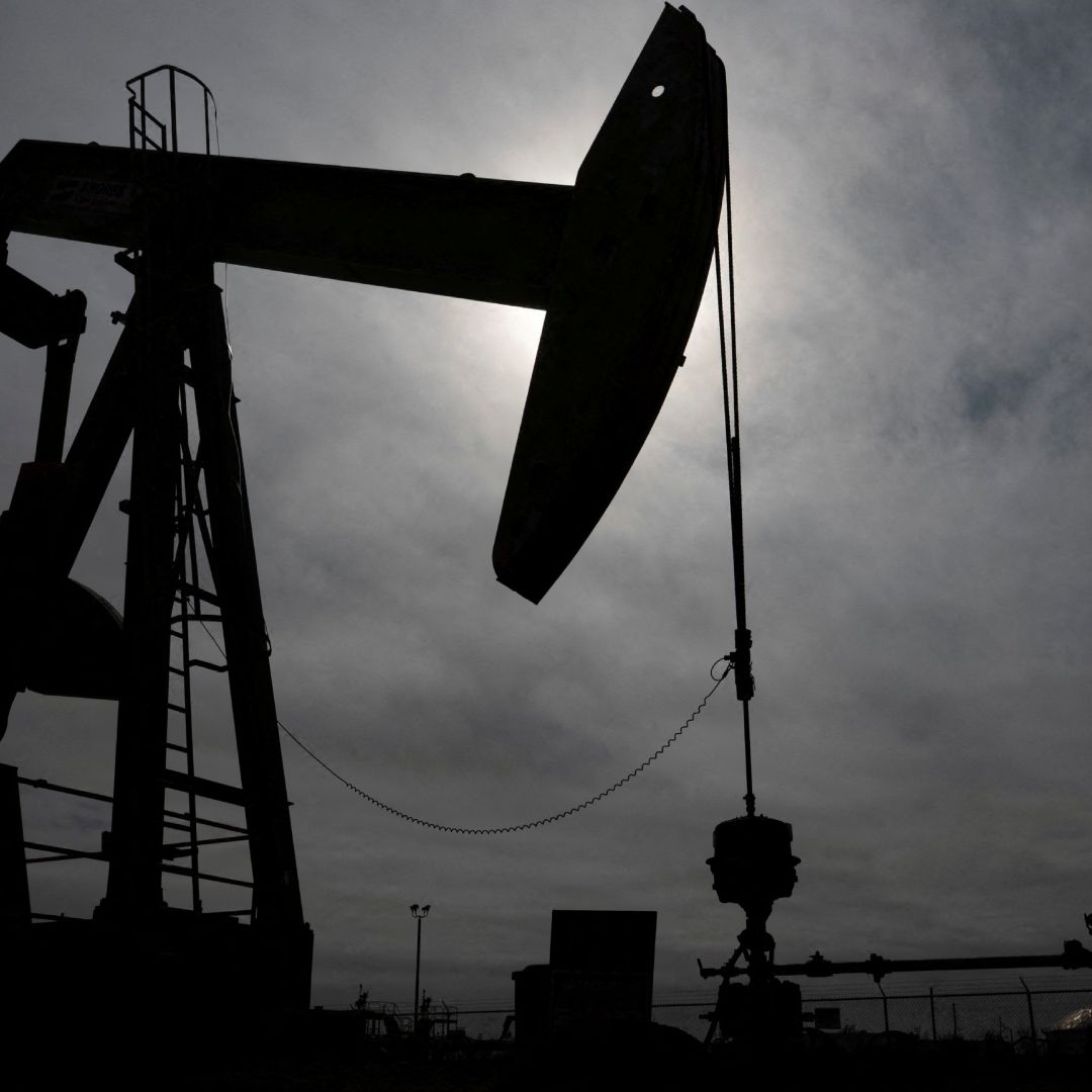 Alertan Déficit Mundial de Petróleo, Caída Récord de Reservas y Crisis Inédita de Suministro.