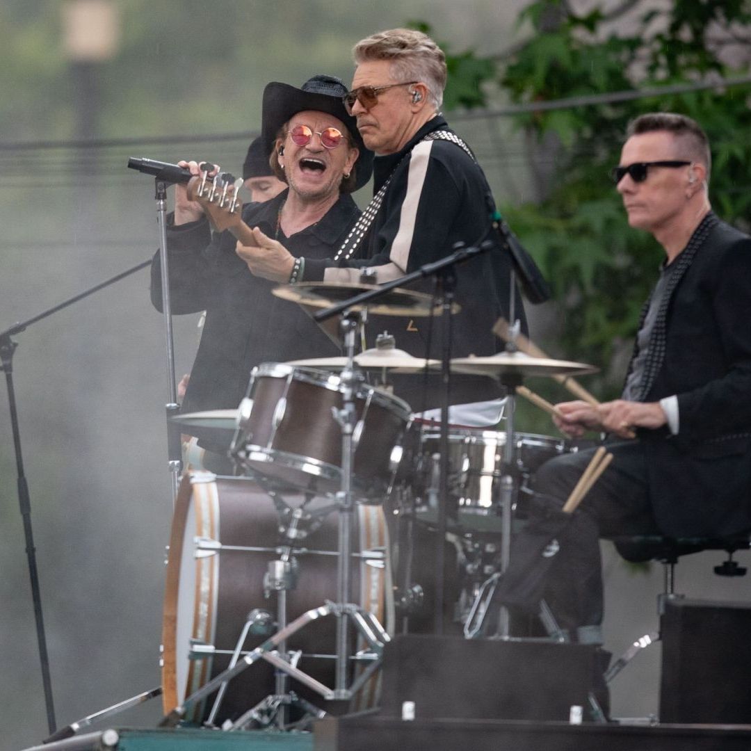 U2 Sorprende a Fans al Grabar Video de 'Street of Dreams' en Plaza de Santo Domingo, en CDMX
