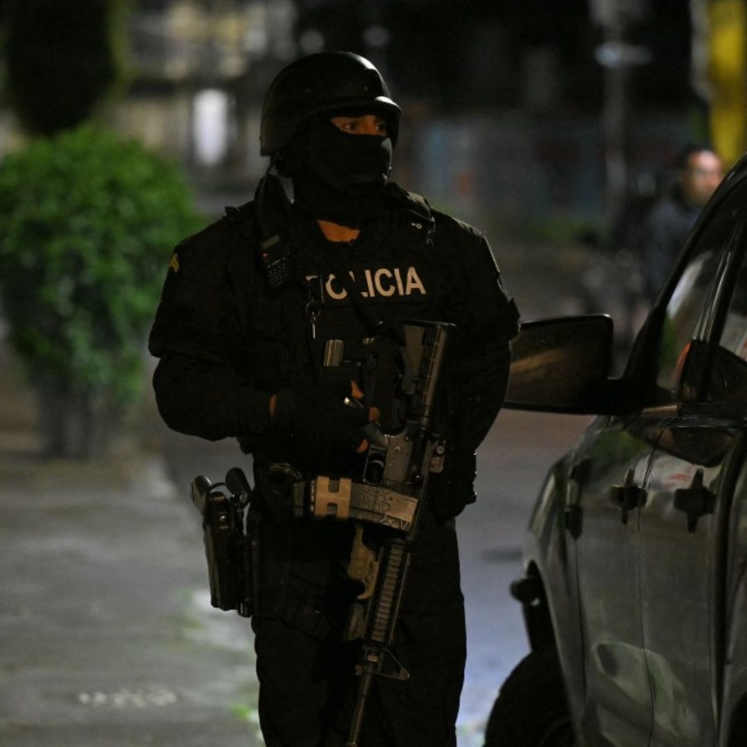 Ataque Armado en Cancha de Vóley Deja Cinco Muertos en la Costa de Ecuador