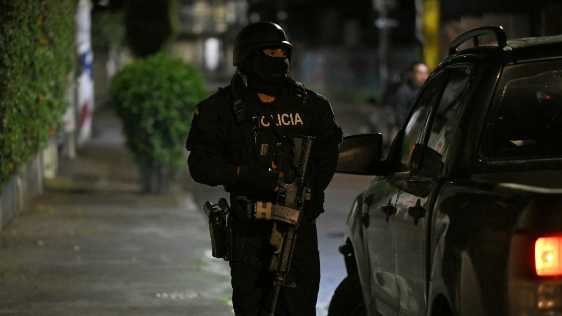 Ataque Armado en Cancha de Vóley Deja Cinco Muertos en la Costa de Ecuador