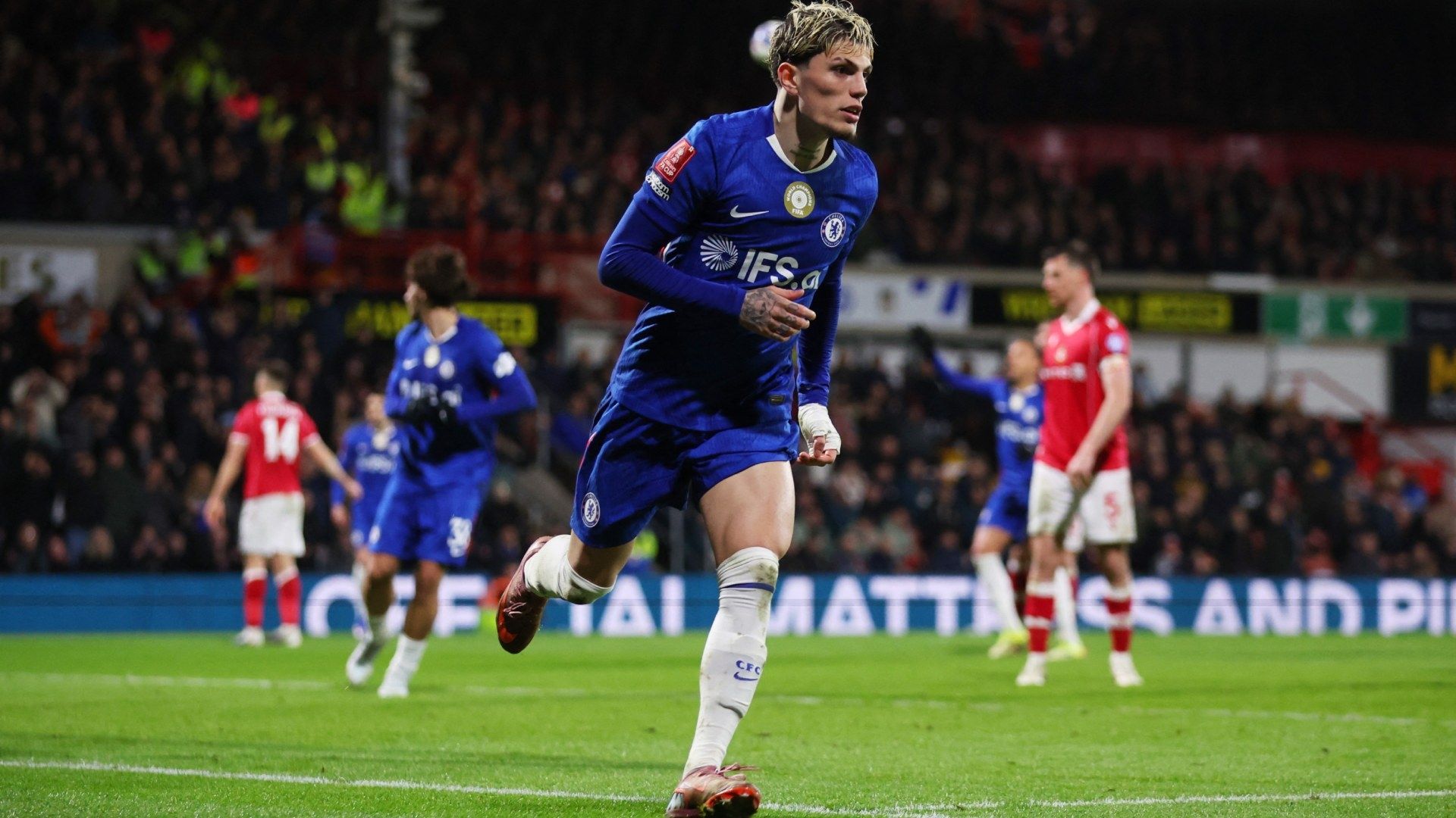 Alejandro Garnacho, quien tiene sangre española y argentina, juega para el Chelsea inglés.