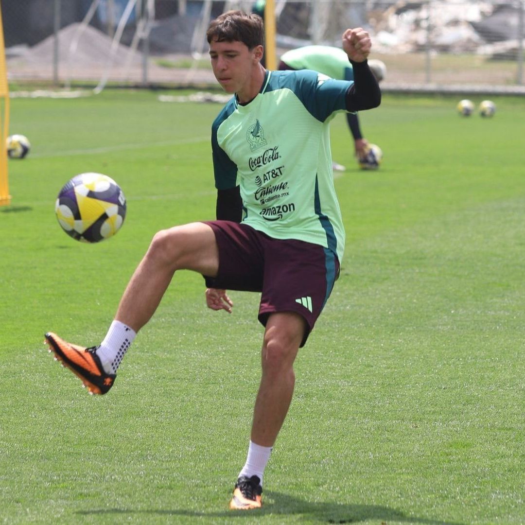 Mateo Chávez, del AZ Alkmaar, es uno de los “europeos” que se reporta este día con el Tricolor. Foto: Cuartoscuro