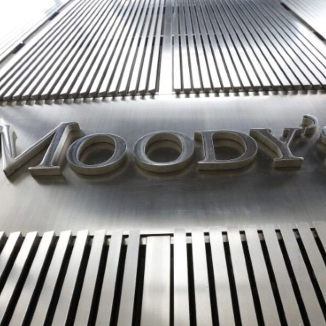 Moody’s Baja Calificación a CFE y a Ocho Bancos en México tras Ajuste de Nota Soberana