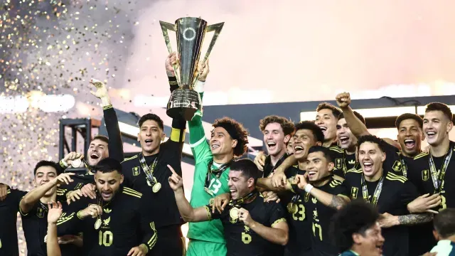 México levanta su décima Copa Oro este 2025.