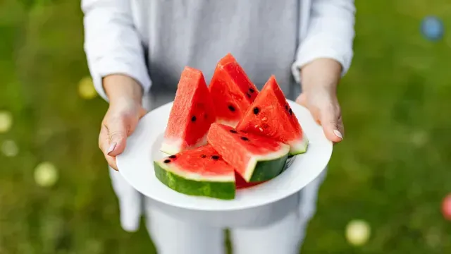 Sandía, propiedades y beneficios para comer hoy