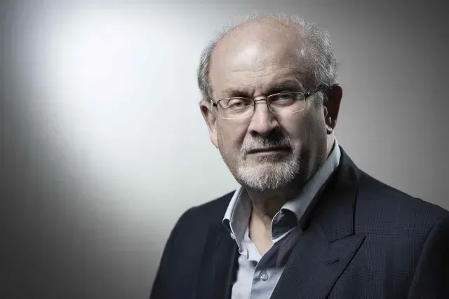 El autor Salman Rushdie