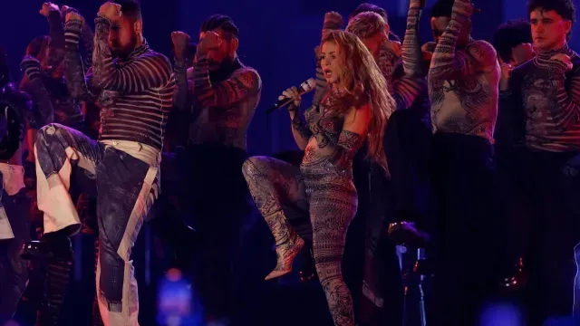 La colombiana Shakira junto Bizarrap interpretando 'Music Sessions, Vol. 53'. Foto: EFE