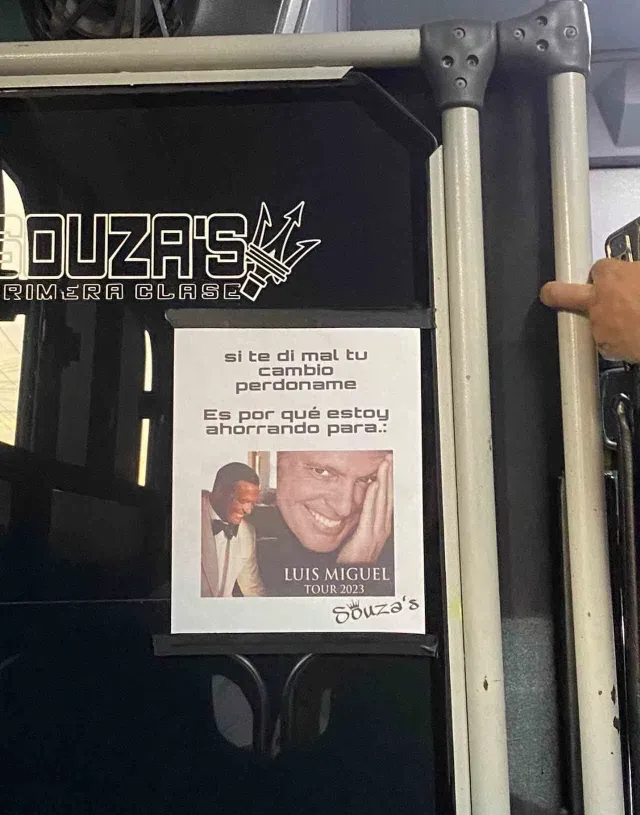 Chofer se queda los cambios para ver a Luis Miguel