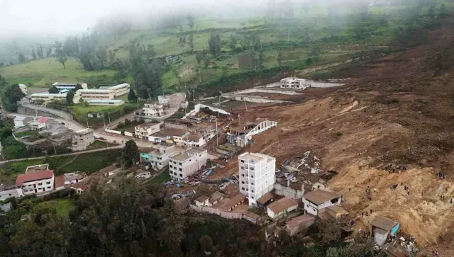 Alud dejó 16 personas muertas en Ecuador