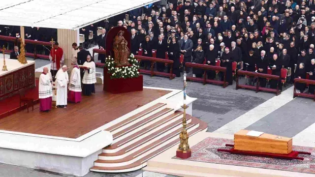 Misa funeral del papa Benedicto XVI