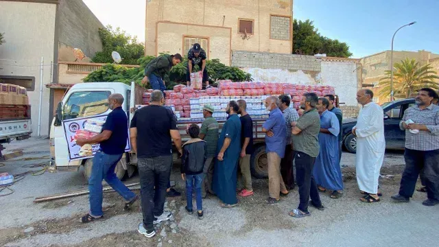 Llegan primeros convoyes de ayuda humanitaria a Libia