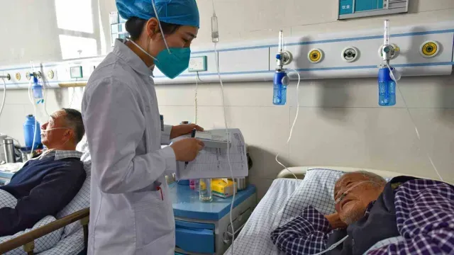 Sala de emergencias de un hospital en Fuyang