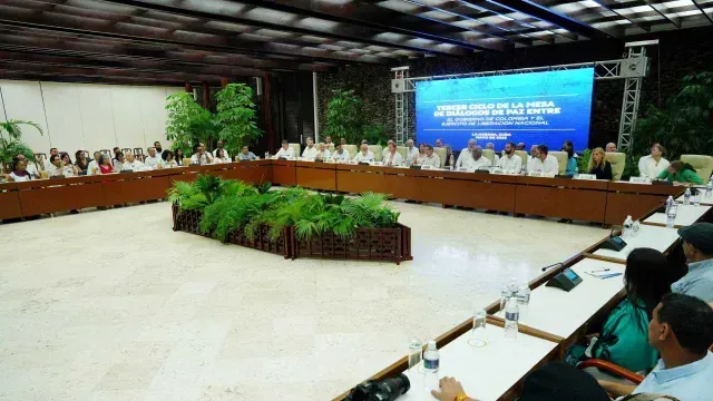Gobierno de Colombia y ELN pactan cese al fuego temporal