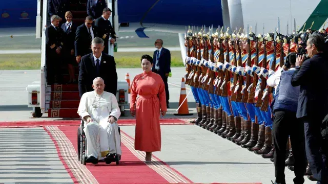El papa Francisco llega a Mongolia