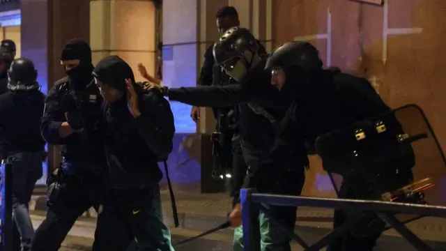 Más de 700 Detenidos en Francia en la Quinta Noche de Protestas