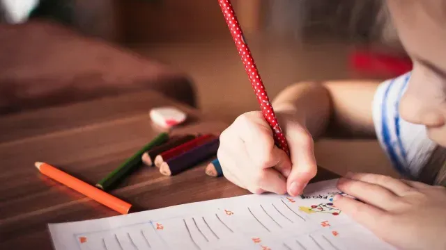 La apnea del sueño provoca bajo rendimiento escolar en niños.  Foto: Pixabay | Ilustrativa
