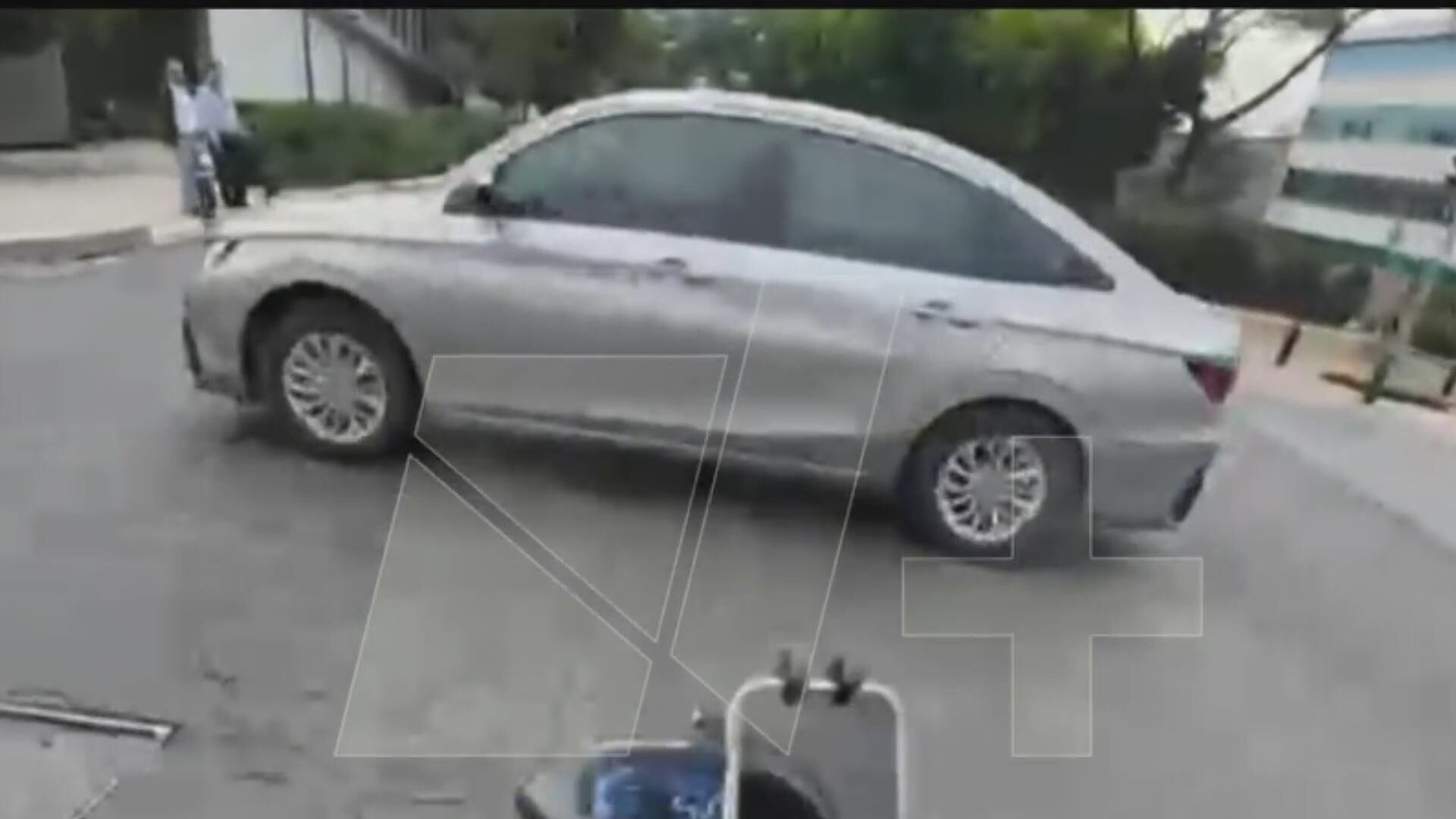 VIDEO | Motociclista es Embestido por Auto que se Pasó el Alto en CDMX