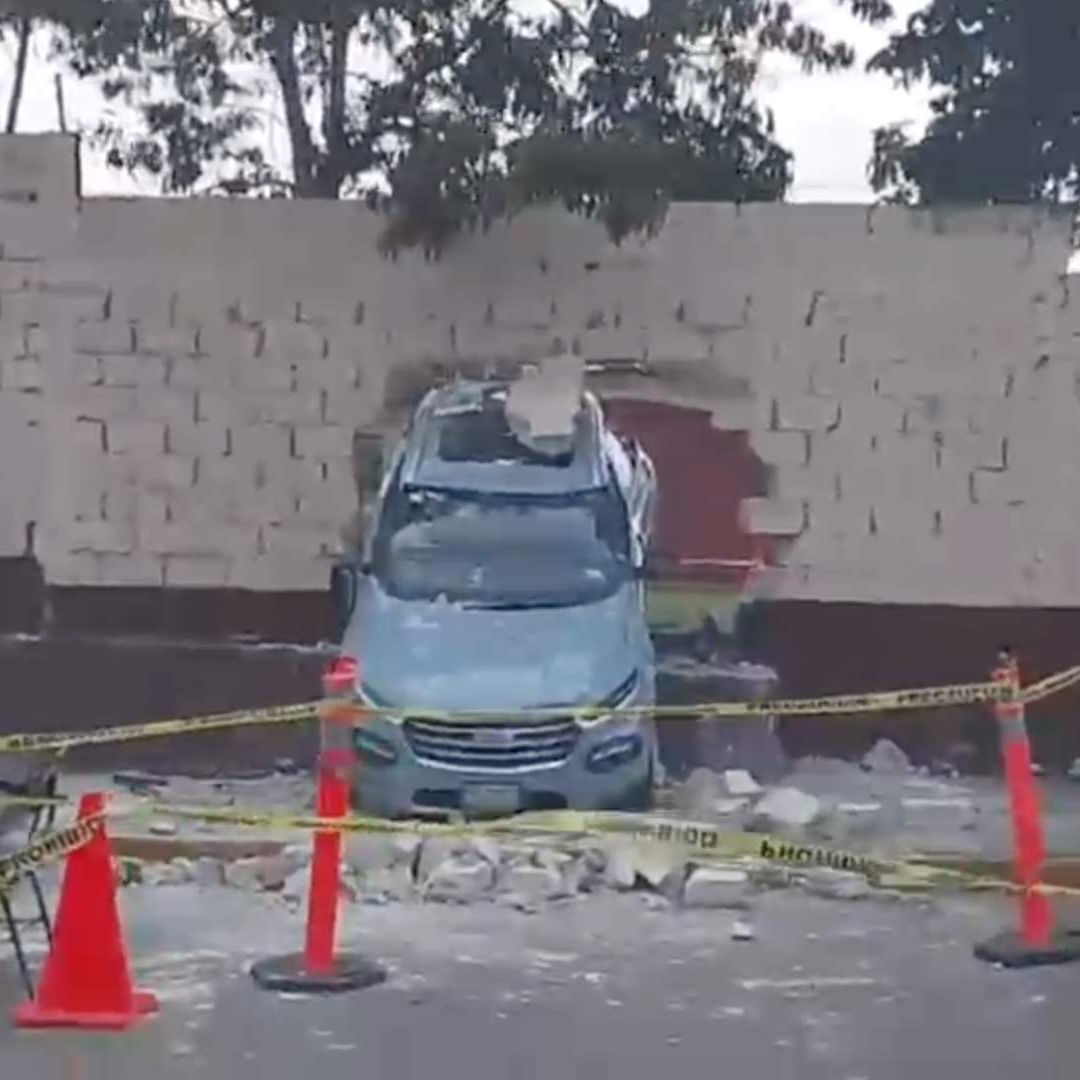 Automovilista Choca Barda de Escuela Secundaria General del municipio de Amatlán de los Reyes Veracruz