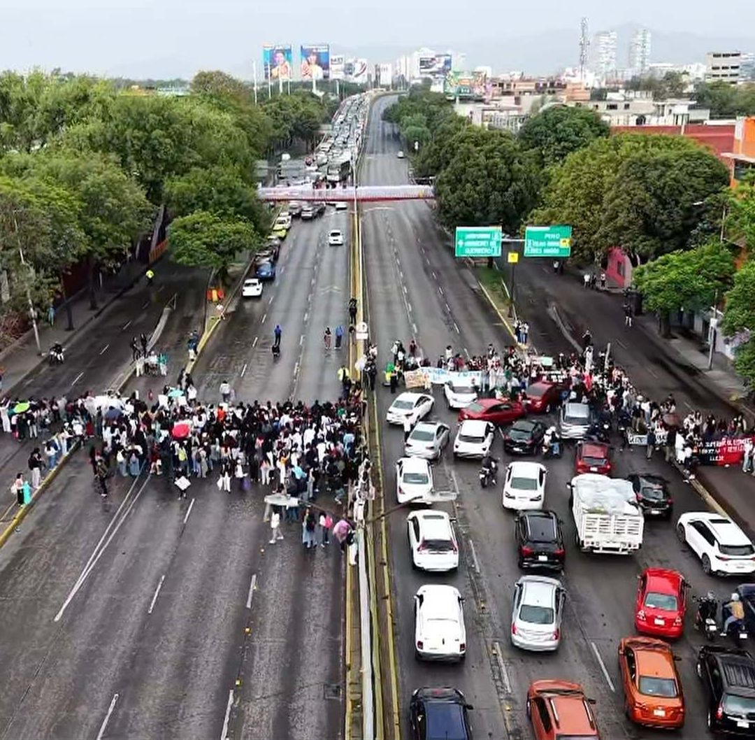 Alumnos del IPN Bloquean Circuito Interior en Ambos Sentidos Hoy: Ruta y Zona Afectada