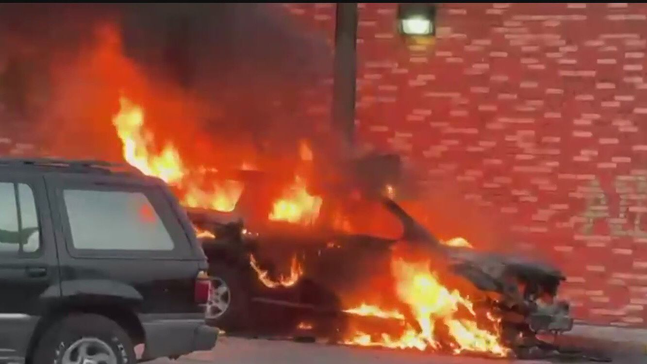 Se Incendia Camioneta en la Calle en Guadalupe