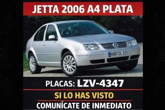 Auto en que viajaban Alejandra Rojas Báez y Noé Pérez Rojas. Foto: Especial
