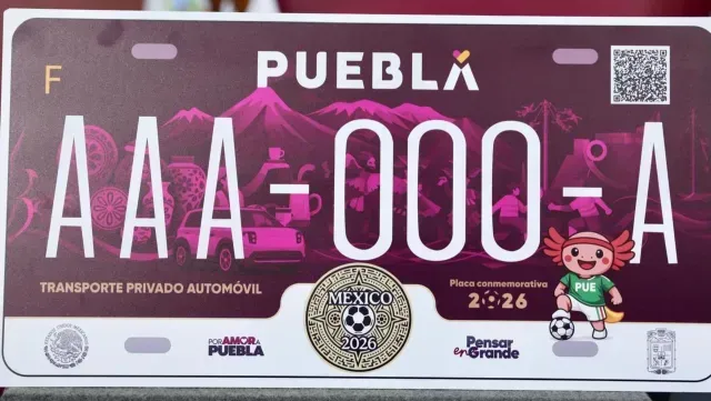 Placas conmemorativas del Mundial 2026 en Puebla. Foto: Gobierno de Puebla