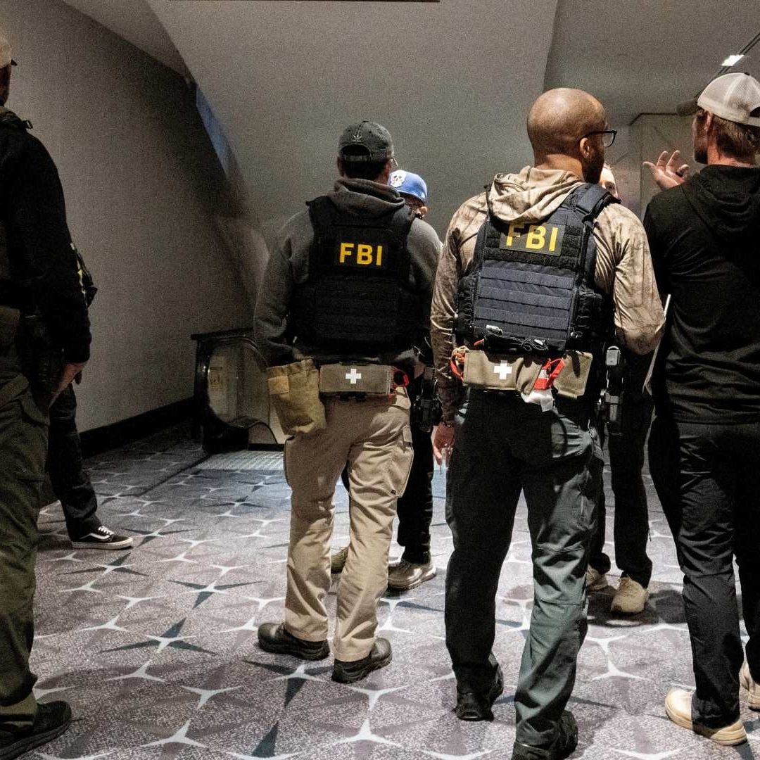 Operativo de fuerzas de seguridad luego de un tiroteo ocurrido en la cena de corresponsales en EU. Foto: Reuters | Archivo