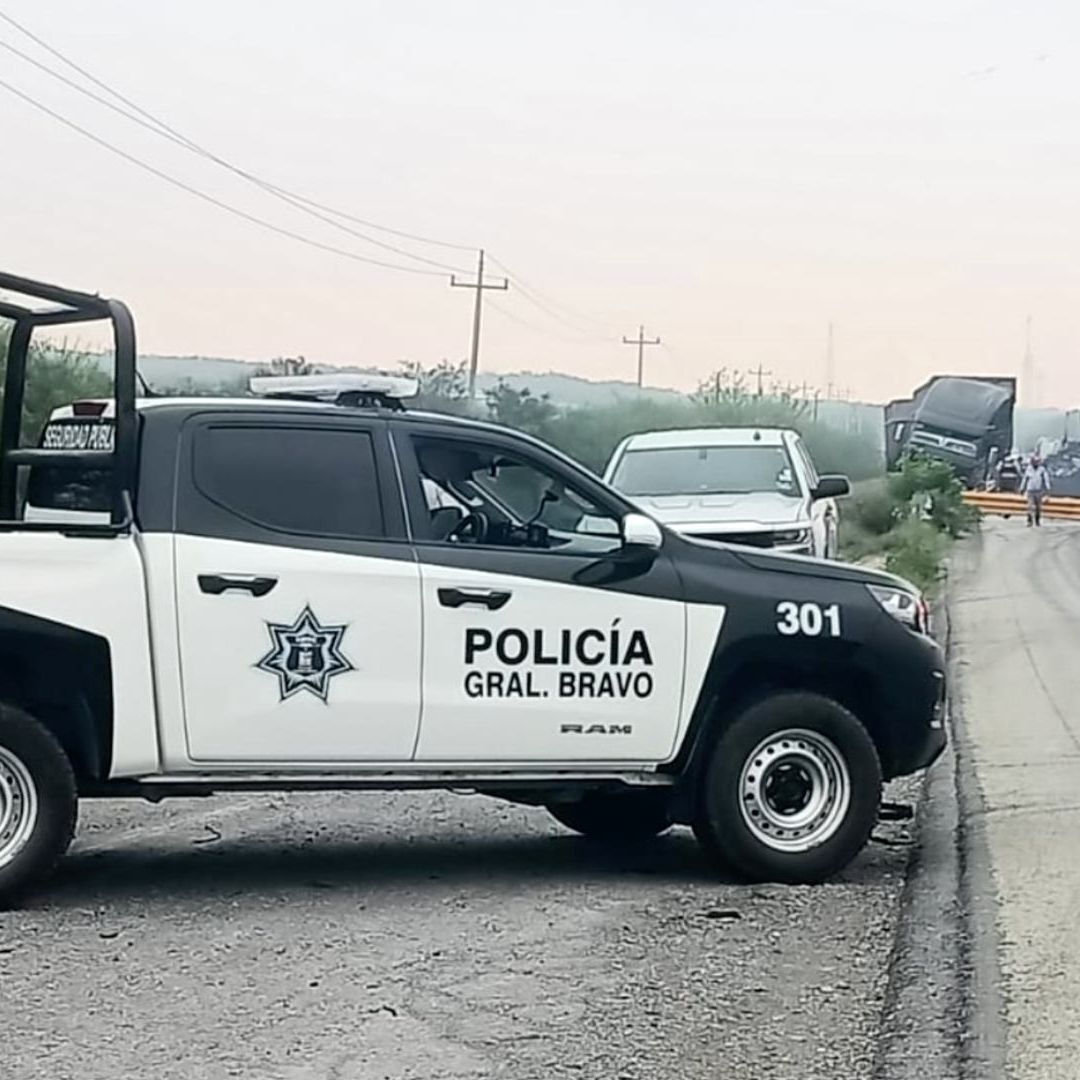 Policía de General Bravo en bloqueo de carretera a Reynosa