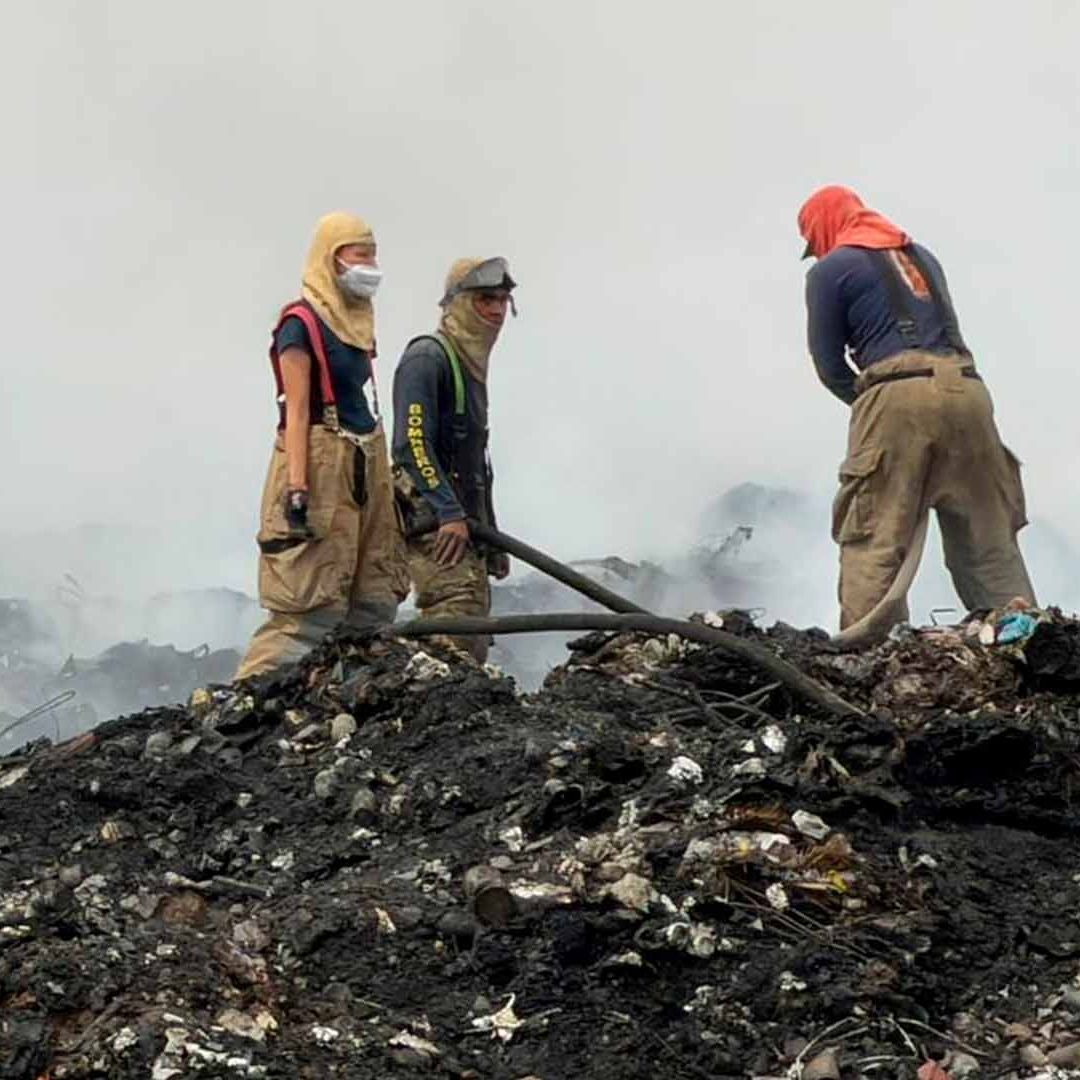 Activan Contingencia Ambiental por Incendio en Basurero en Francisco I. Madero; Desalojan a Habitantes