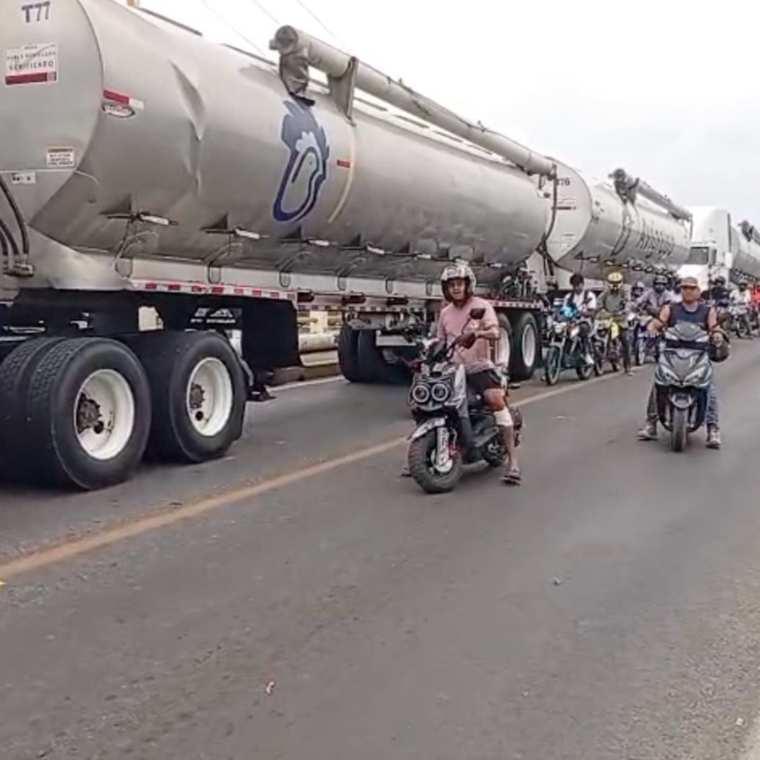 bloqueo de pescadores generan caos vial en Tuxpan