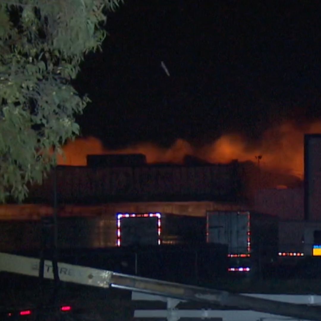 Dos Bodegas de Una Empresa Productora de Pollos se Incendian en Lagos de Moreno, Jalisco. Foto: N+