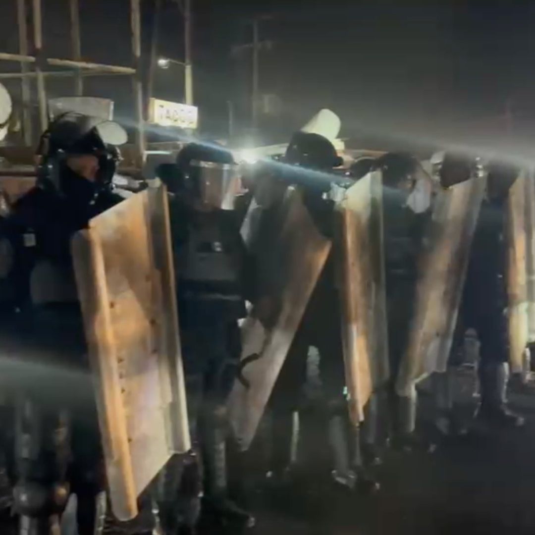Bloquean Carretera Córdoba Veracruz en Mata Clara Paso Carreta Cuitláhuac por Detención de 10 Personas Antimotines Retiran Personas