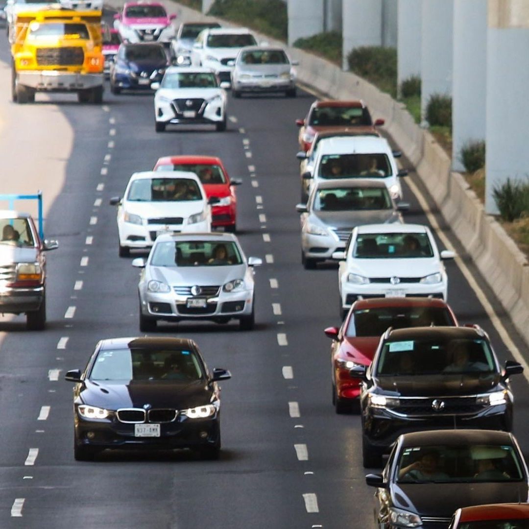 Vehiculos circulando en la calles de CDMX pese a restricción por Hoy No Circula 6 de Mayo 2026