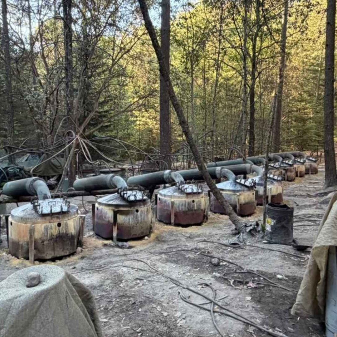 FGR Asegura Bienes y Sustancias del Narcolaboratorio en la Sierra de Chihuahua