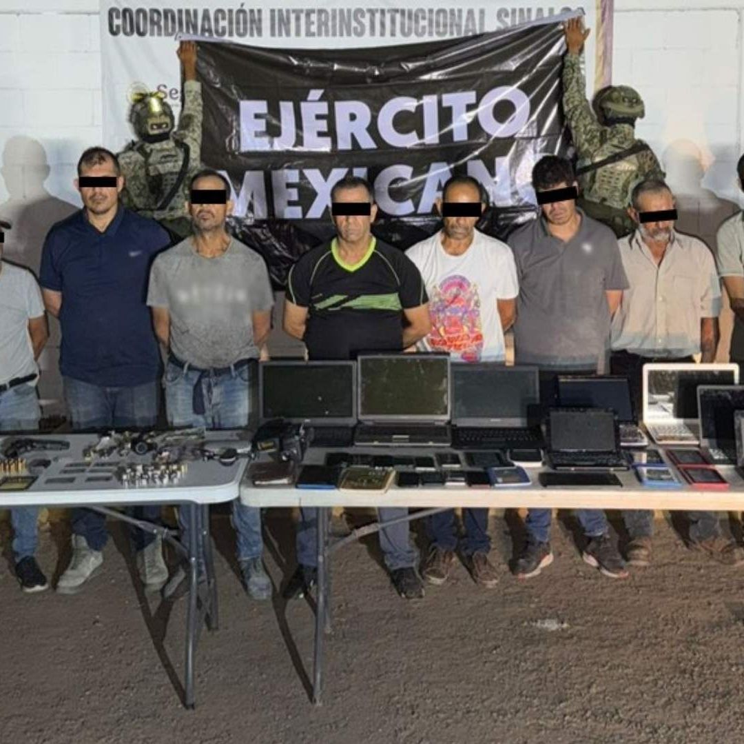Detienen a 10 Personas en Culiacán, Sinaloa, con Droga, un Arma de Fuego y Equipo Diverso