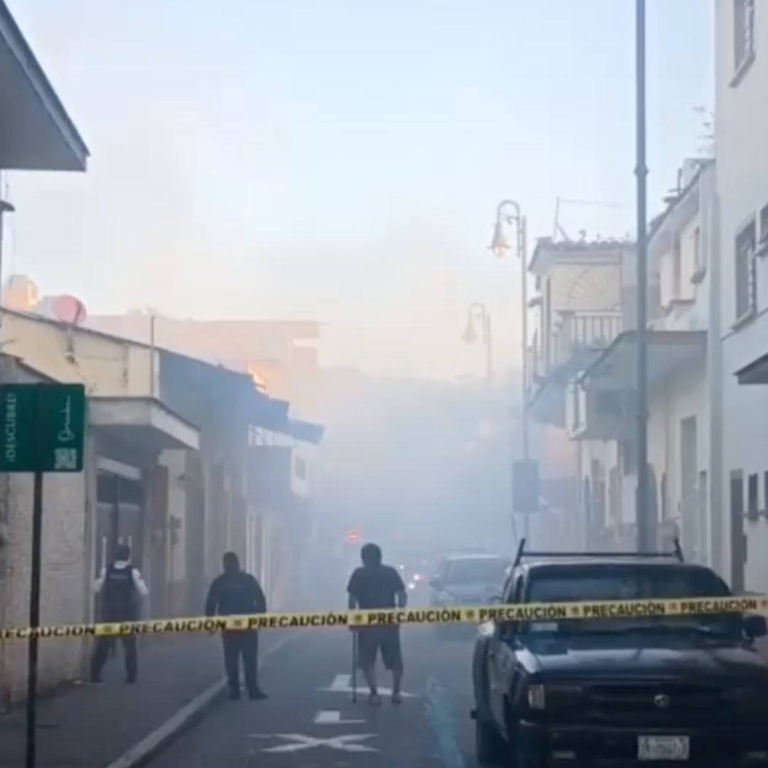incendio en casa habitación moviliza a los cuerpos de emergencias en Córdoba, Veracruz.