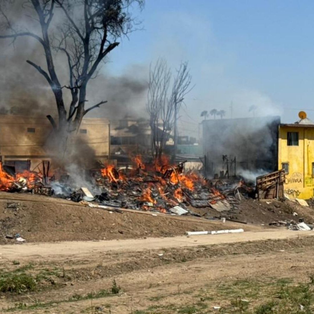 Incendio en Zona Centro de Ensenada Deja Cuerpo Calcinado y Viviendas Quemadas