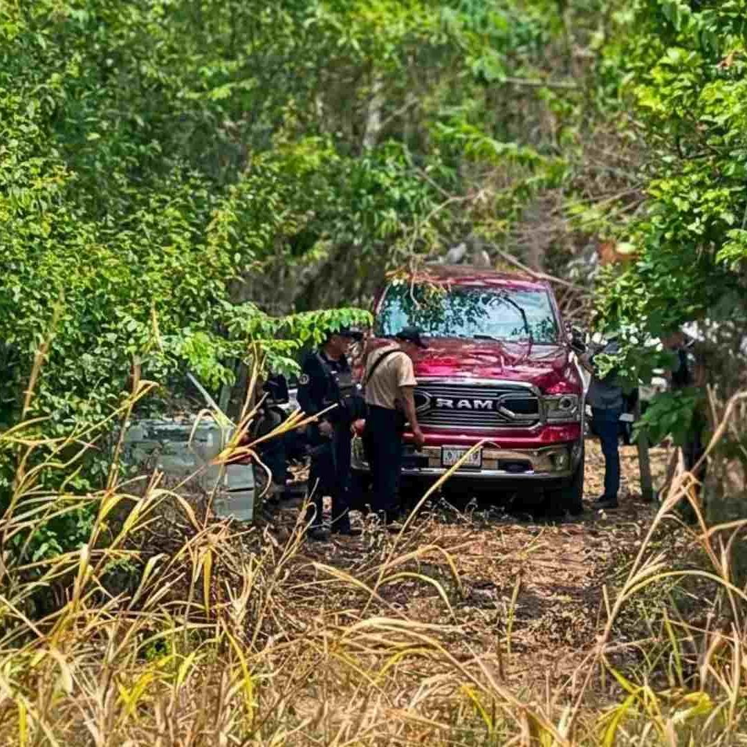 Hallan Vehículos Presuntamente Abandonados Entre la Maleza en camino Cosoleacaque-Zaragoza Sur de Veracruz
