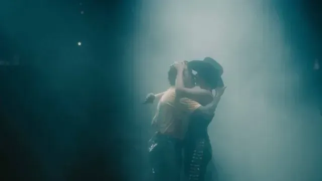 Ángela Aguilar y Christian Nodal mostraron su amor en el escenario. Foto: Instagram @angela_aguilar_