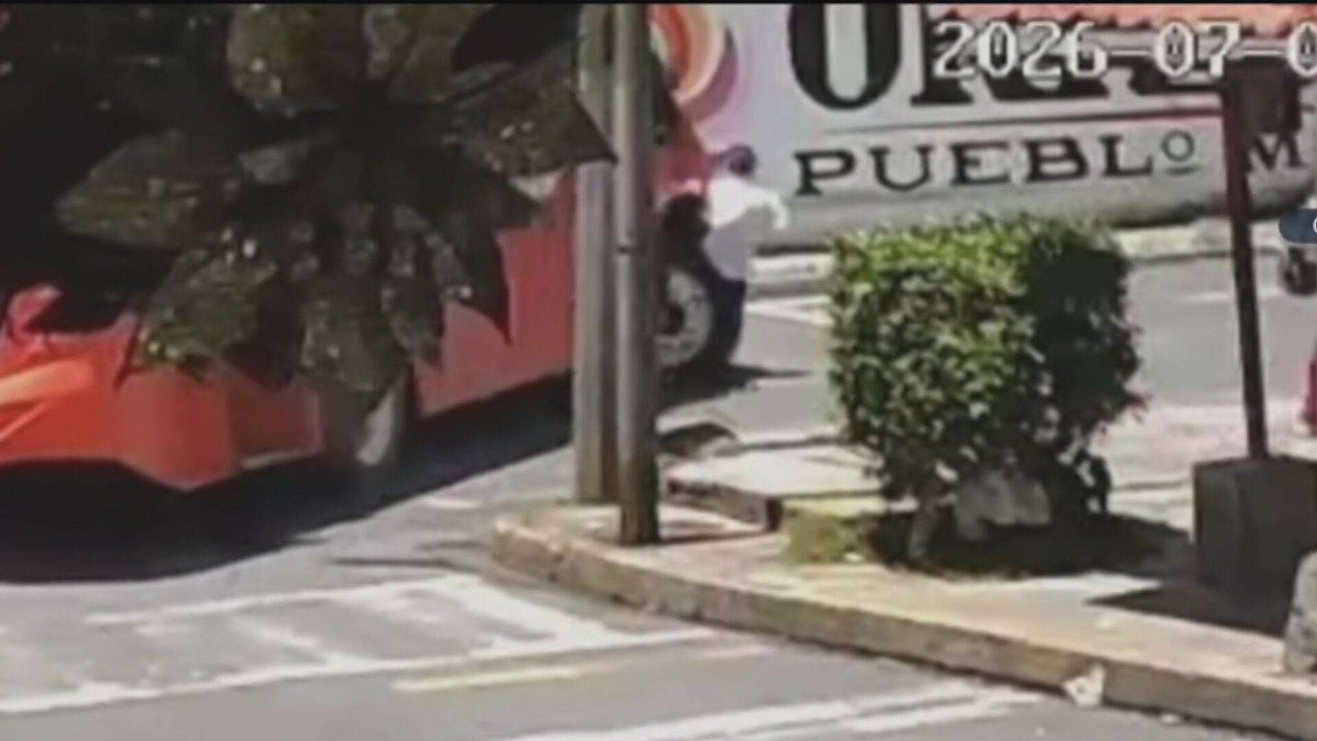 VIDEO: Autobús Arrolla a un Adulto Mayor en Orizaba, Veracruz | N+ Video