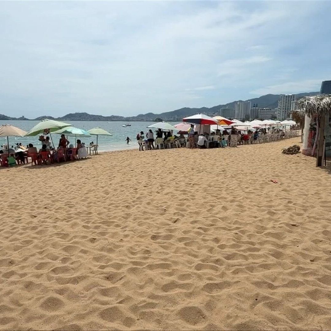 ¡Se Acabó la Tradición! Prohíben el "Hotel Camarena" en las Playas de Acapulco