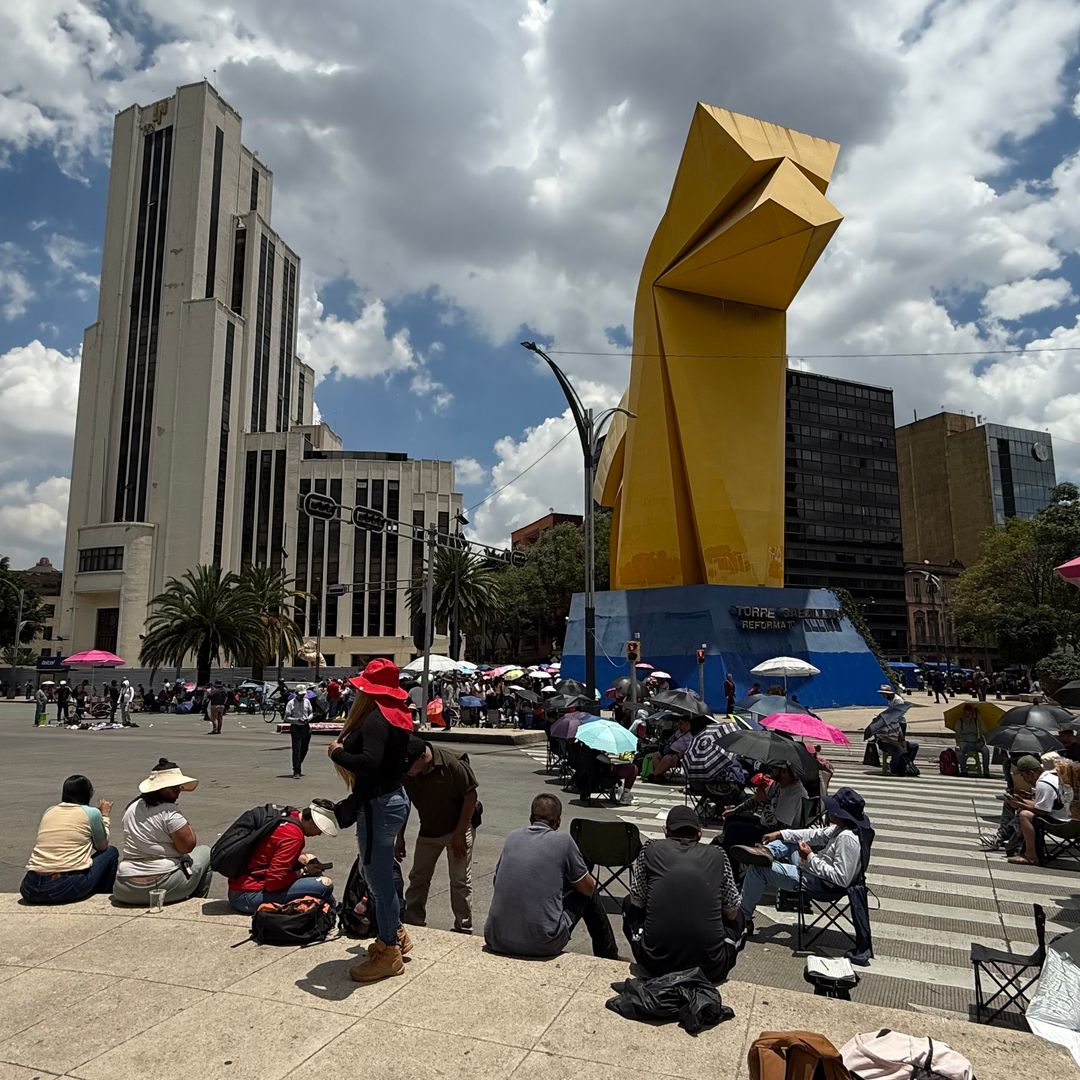 Integrantes de la CNTE bloquean paseo de la reforma a la altura del caballito  · Tabacalera, cuauhtemoc | Silvana Flores