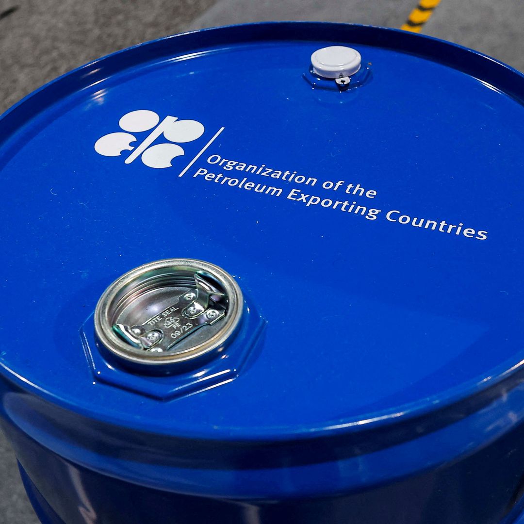 Barril de petróleo con el logotipo de la OPEP. Foto: Reuters