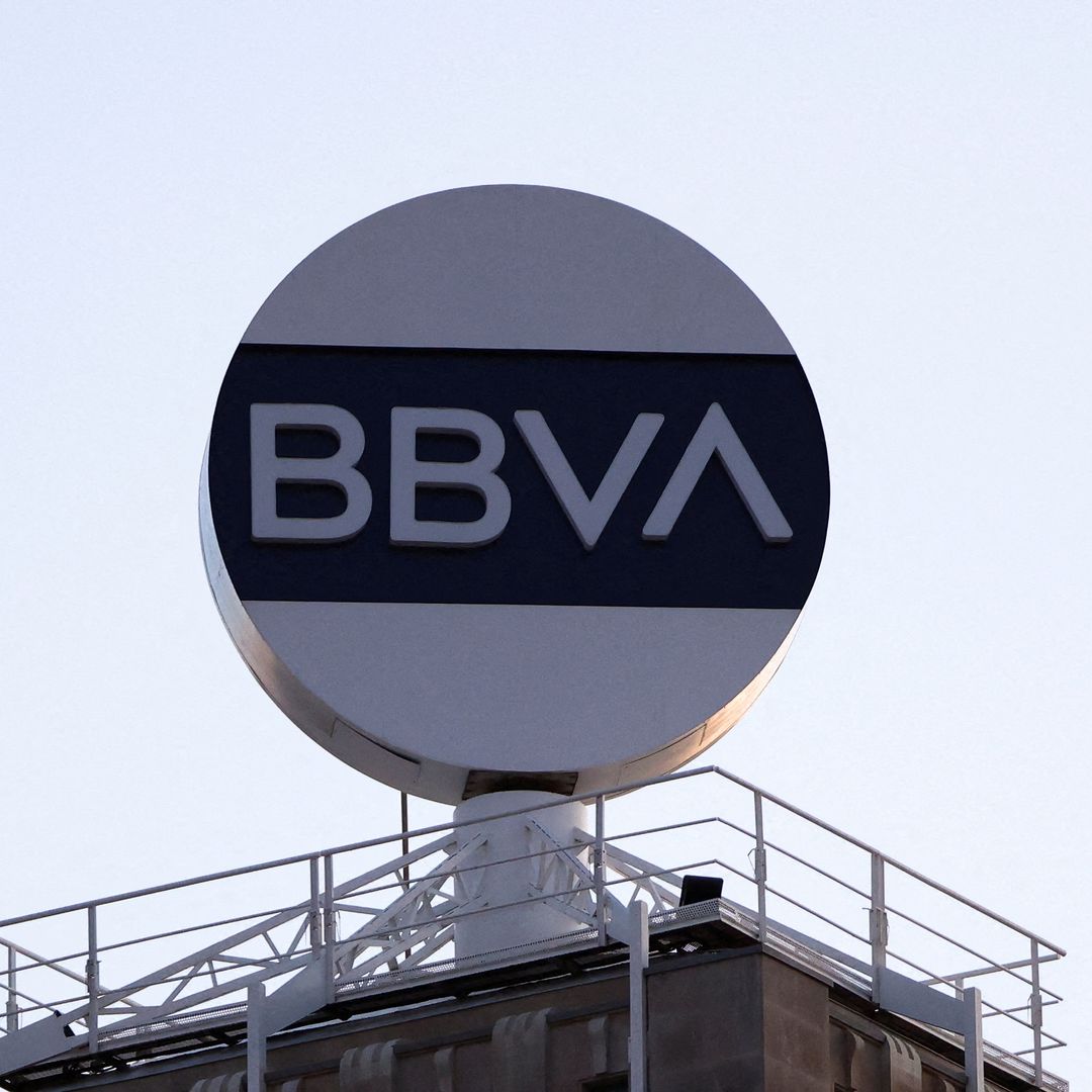 El logotipo del banco BBVA se muestra en Barcelona, España. Foto: Reuters