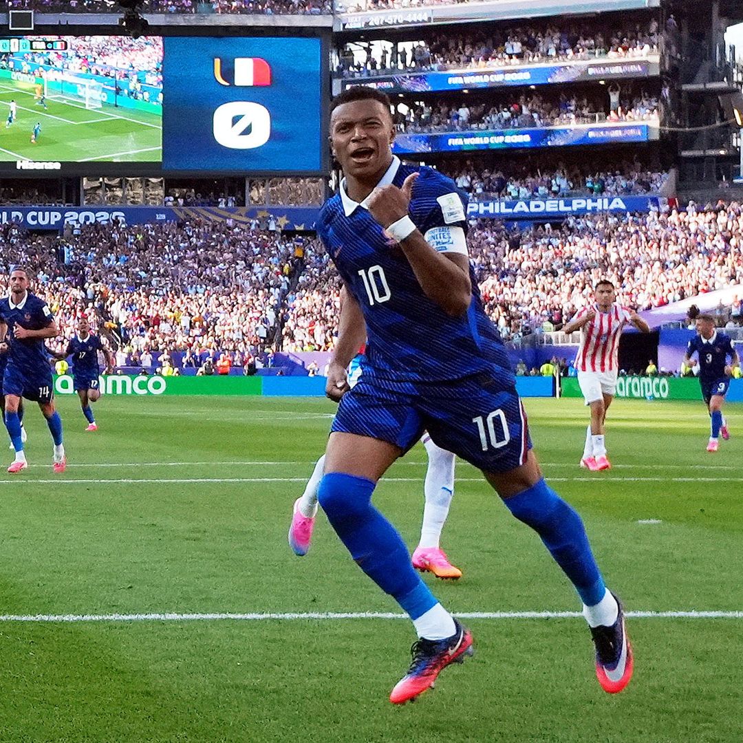 Kylian Mbappé, de Francia, celebra el primer gol de su selección. Foto: Reuters