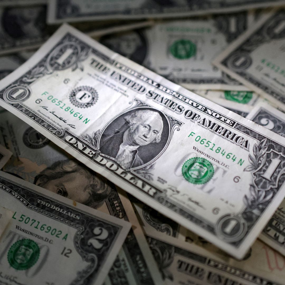 Billetes de dólar estadounidense. Foto: Reuters