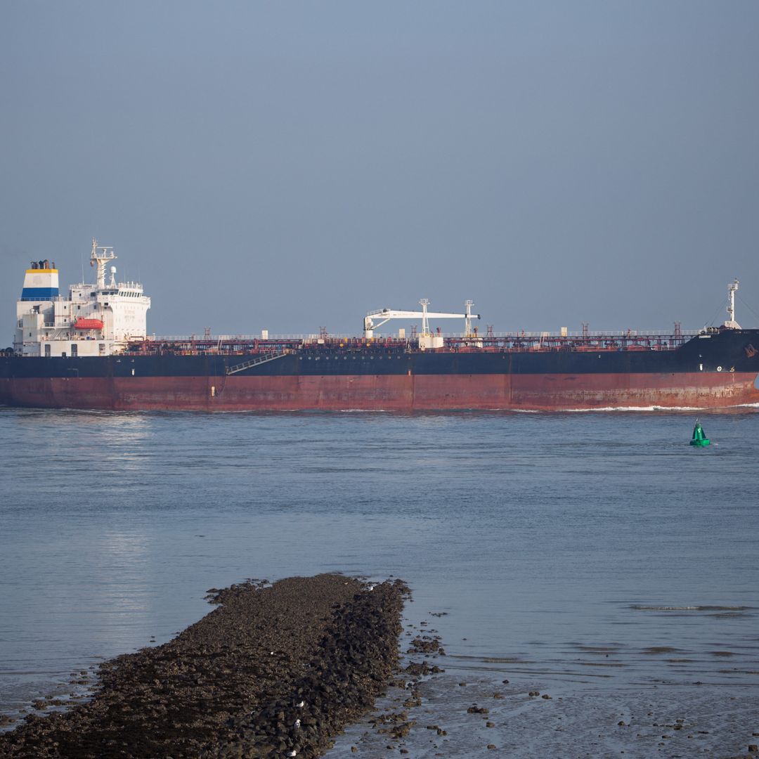 El petrolero M/T Charminar se desplaza cerca de Terneuzen, Países Bajos. Foto: Reuters